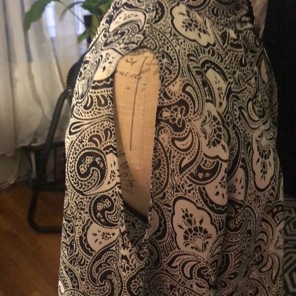 Chico’s paisley print blk/wht chiffon blouse - Picture 2 of 3